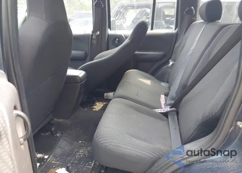 2002 Jeep Liberty Sport z USA, uszkodzony, nr VIN 1J4GL48K42W346923